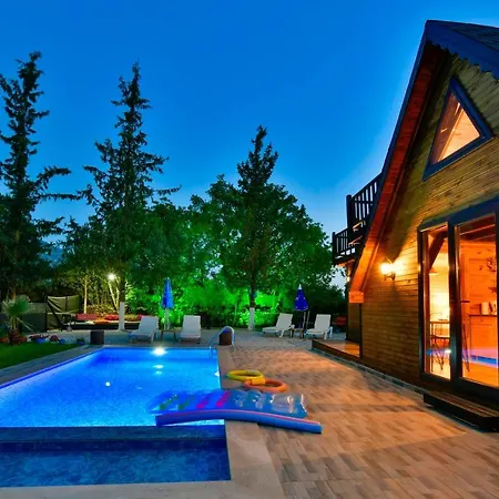 Tiny Smurf Chalet *