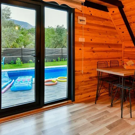 Tiny Smurf Chalet *