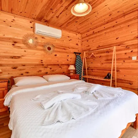Chalet Tiny Smurf